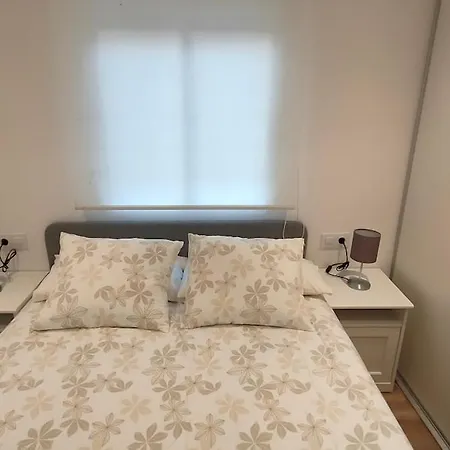 Cozy Detached With Pool Lejlighed